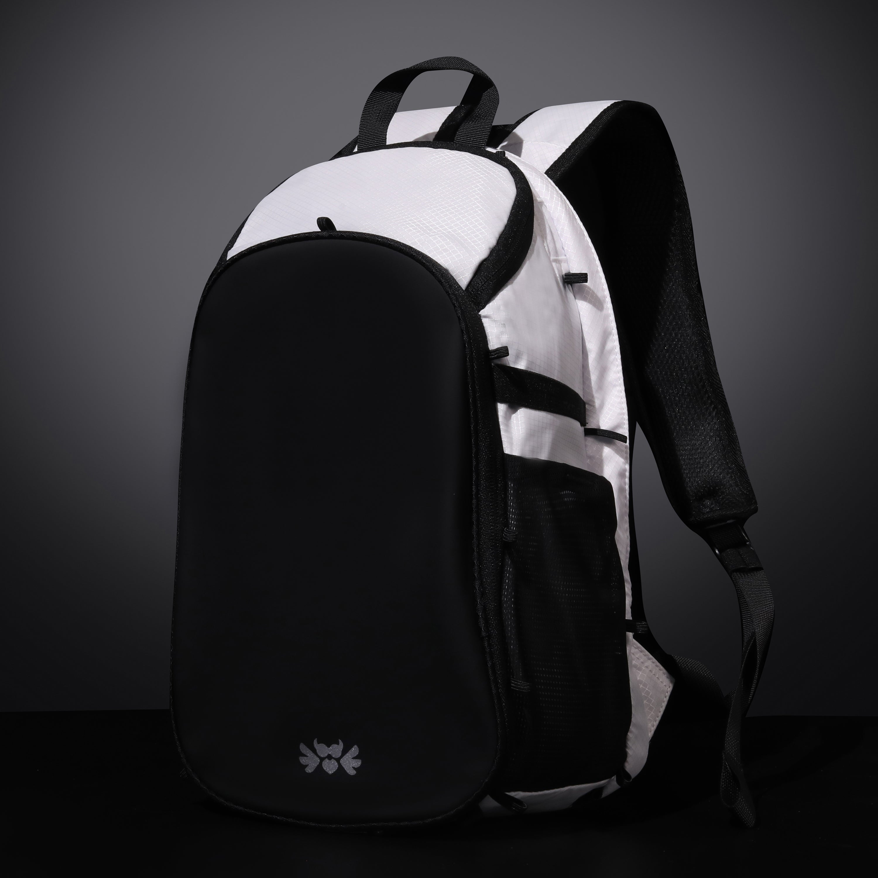 RaveBeetle Elytra LED Hydration Pack – Festival Backpack with Water Bladder (White)