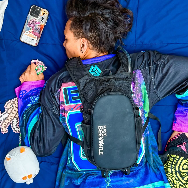 RaveBeetle Black Elytra AIR Festival Starter Bundle β Lightweight Festival Pack with 2L Water Bladder, VIbe Print & Fonelyne